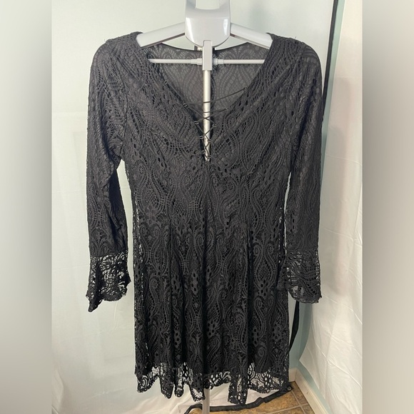 Venus Black Lace Long Sleeve Dress Size Large - Picture 1 of 8